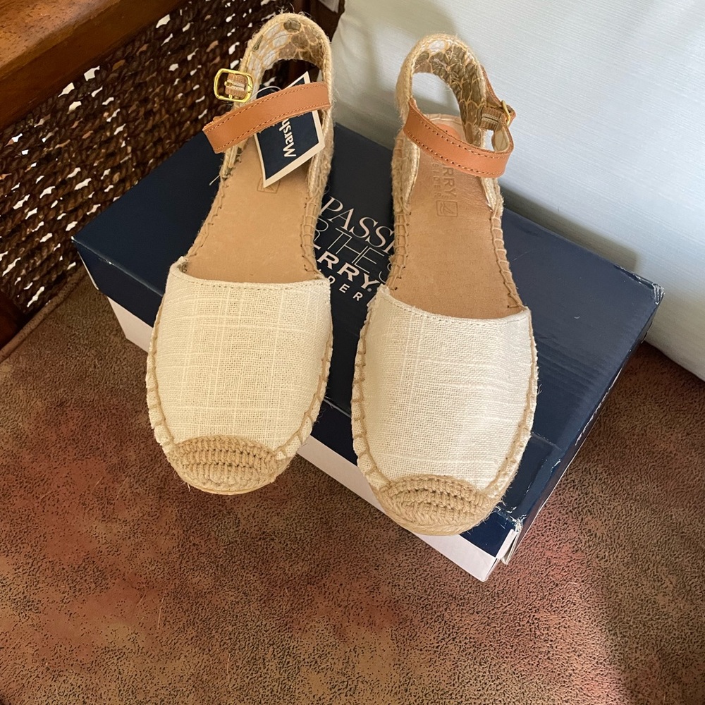 Ladies Sperry Espradrille type sandal .New with box.